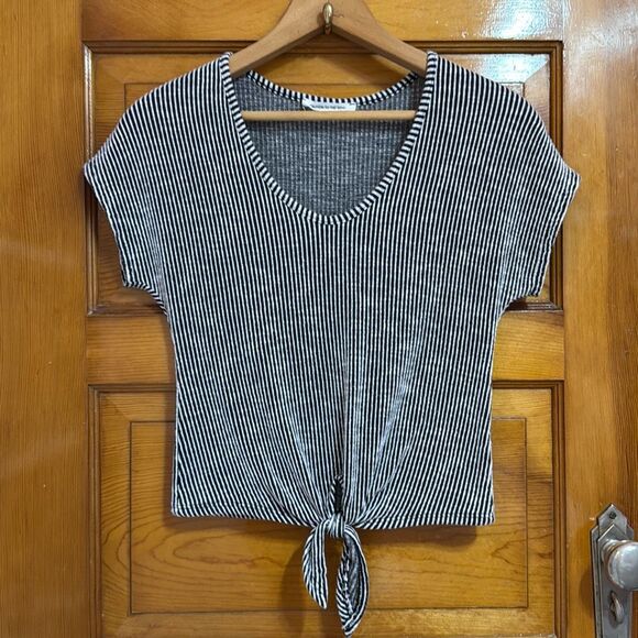 Caution To The Wind Black White Striped Front Tie Top Blouse Women’s Extra Small - Picture 1 of 5